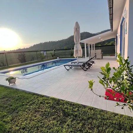 Cempark Ortaca'da Havuzlu Muestakil Korunakli Βίλα *