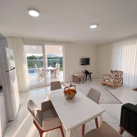 Cempark Ortaca'da Havuzlu Muestakil Korunakli Βίλα *