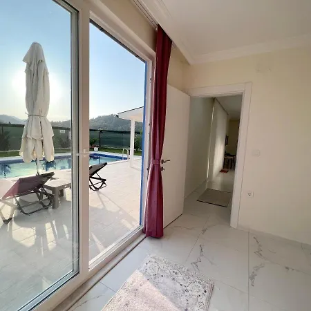 Villa Cempark Ortaca'da Havuzlu Muestakil Korunakli *