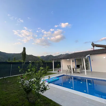 Cempark Ortaca'da Havuzlu Muestakil Korunakli Vila